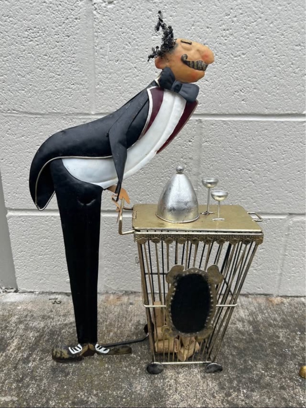 Happy Waiter
Pushing cork cage with chalk board sign
Kitchen Display Stand
